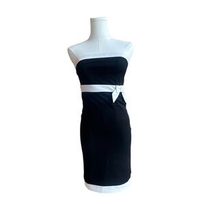 LBD15 Black and white strapless dress with bow detail Size Small